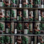 Les canettes de la Fistmas, bière de Noël, en attente